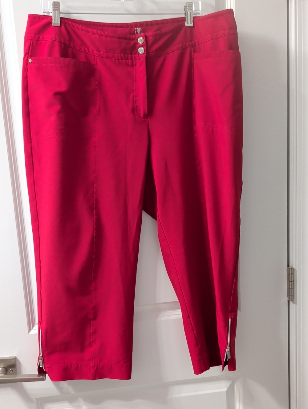 Tail Deep Red Cropped Zip-Hem Capri Pants